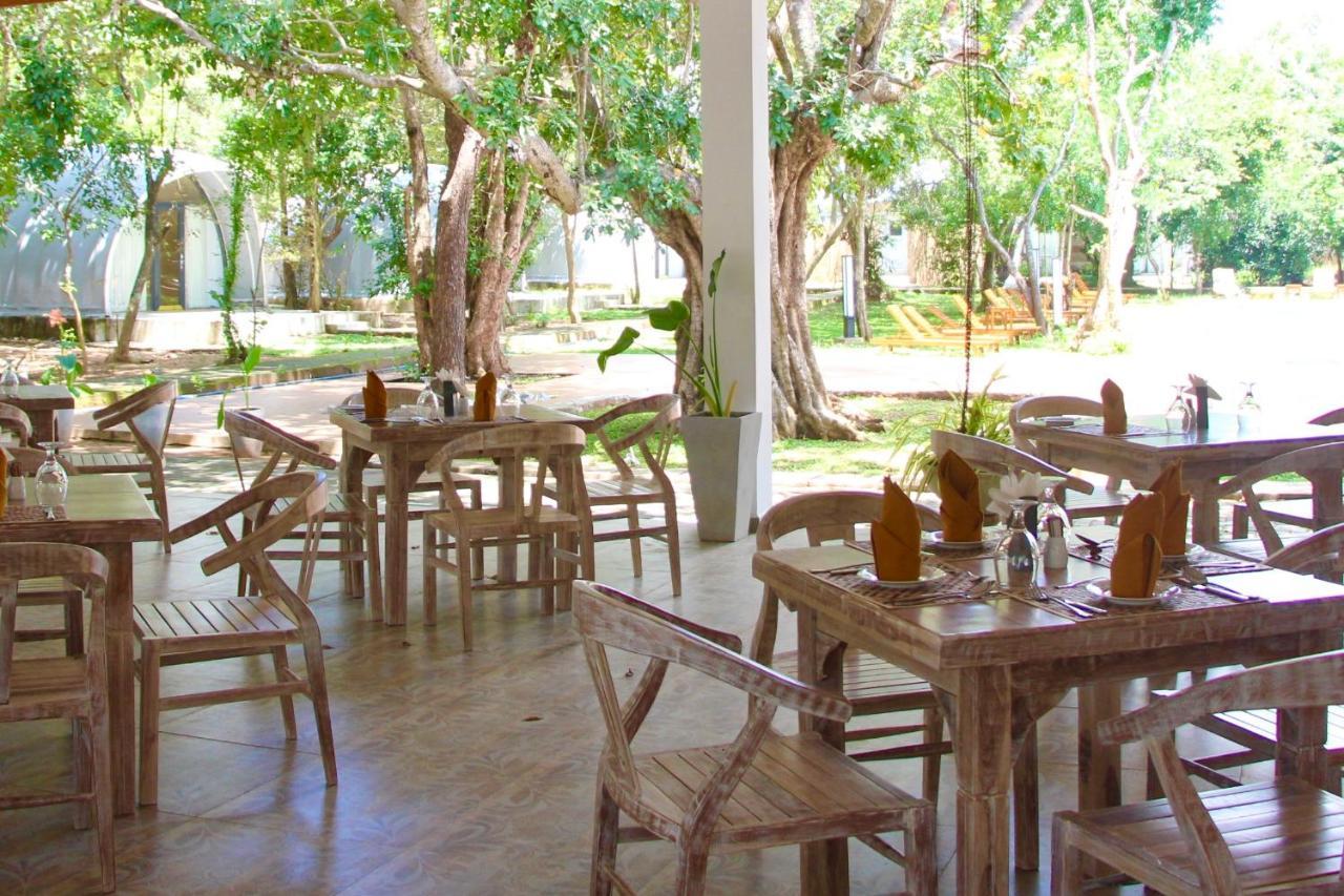 Nivadoo Resort Sigiriya Eksteriør billede The restaurant at the resort