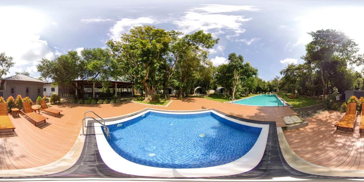 Nivadoo Resort Sigiriya Eksteriør billede A 360° image of the swimming pool at the resort